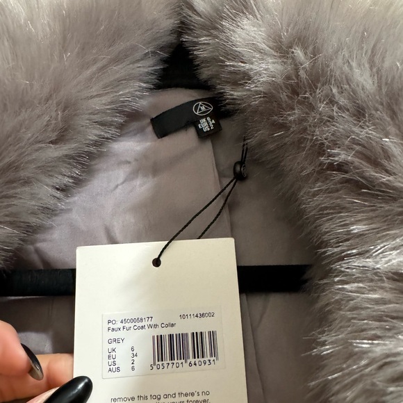 NWT Missguided faux fur coat - Picture 2 of 2